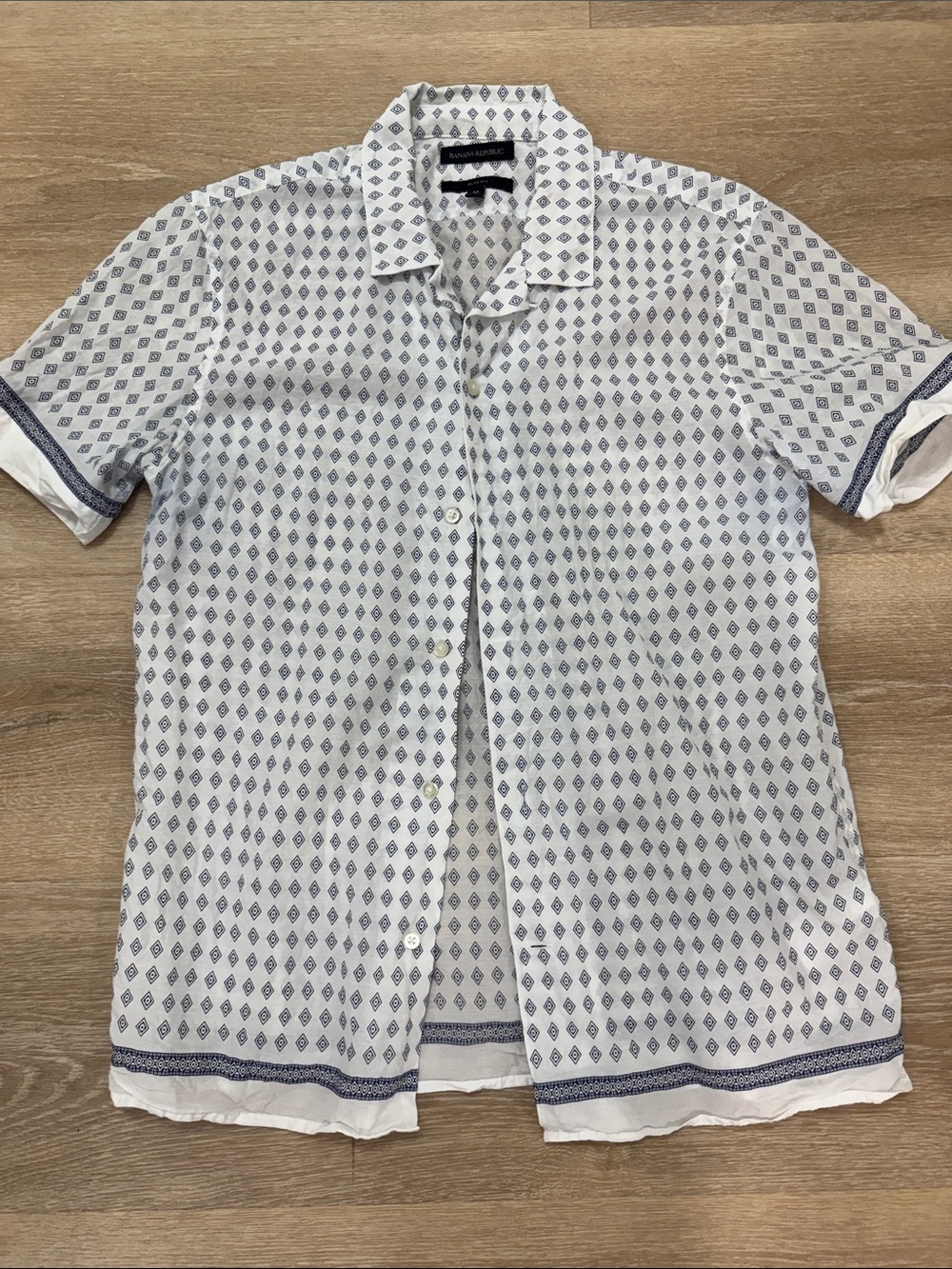 Banana Republic Men's White & Blue Short-Sleeve Printed Button-Up Shirt